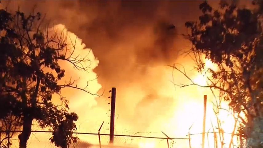 Incendio en estacionamiento de camiones en el suroeste de Miami-Dade