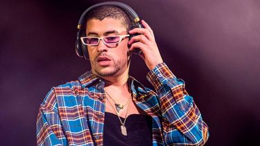 El anuncio coincide el mismo día que Bad Bunny acudió al Coliseo Roberto Clemente en San Juan donde estuvo repartiendo regalos a numerosos niños.