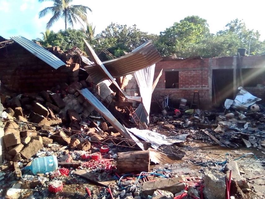 En escombros, así quedó la fábrica de fuegos artificiales en El Salvador, tras la explosión.