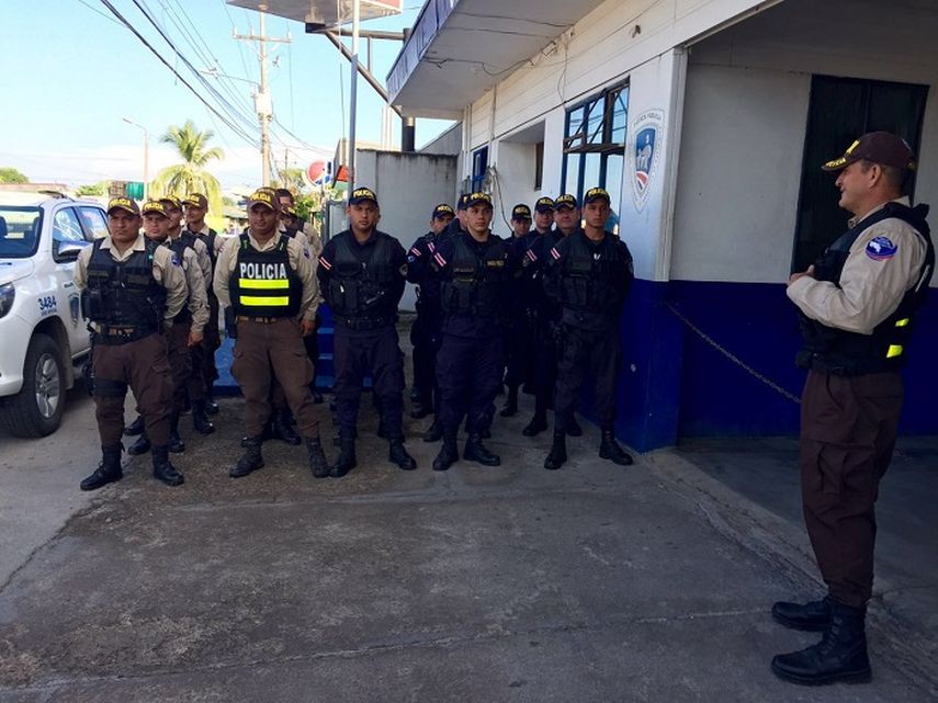 Costa Rica blindó su frontera con 300 policías en una imagen nunca vista en este país. (JOSUÉ BRAVO)