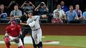 Aaron Judge, de los Yanquis de Nueva York, batea su 62do jonrón de la temporada, para romper el récord de Roger Maris, el martes 4 de octubre de 2022, en un duelo ante los Rangers de Texas Aaron Judge, de los Yanquis de Nueva York, batea su 62do jonrón de la temporada, para romper el récord de Roger Maris, el martes 4 de octubre de 2022, en un duelo ante los Rangers de Texas