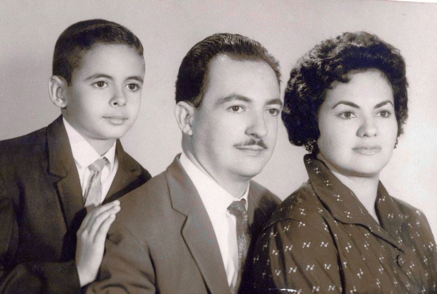 Ric Prado con sus padres (Zoila Prado Menéndez y Enrique T. Prado) antes de salir de Cuba a los 10 años de edad.&nbsp;