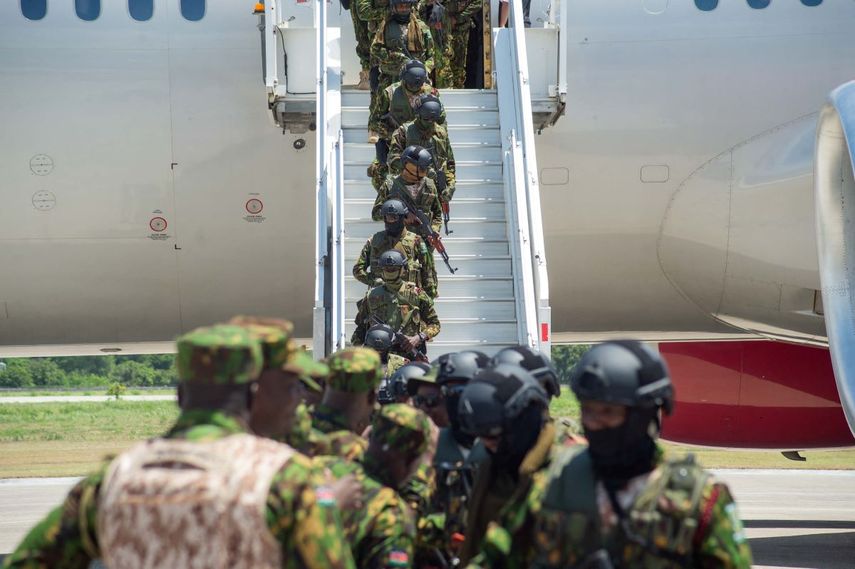 Un segundo contingente de 200 agentes de policía de Kenia llega al Aeropuerto Internacional Toussaint Louverture en Puerto Príncipe, Haití, el 16 de julio de 2024.