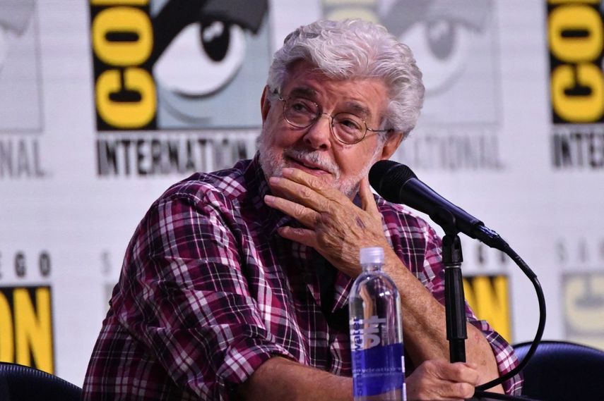 El cineasta estadounidense George Lucas conversa con el público en la Comic-Con, en San Diego.