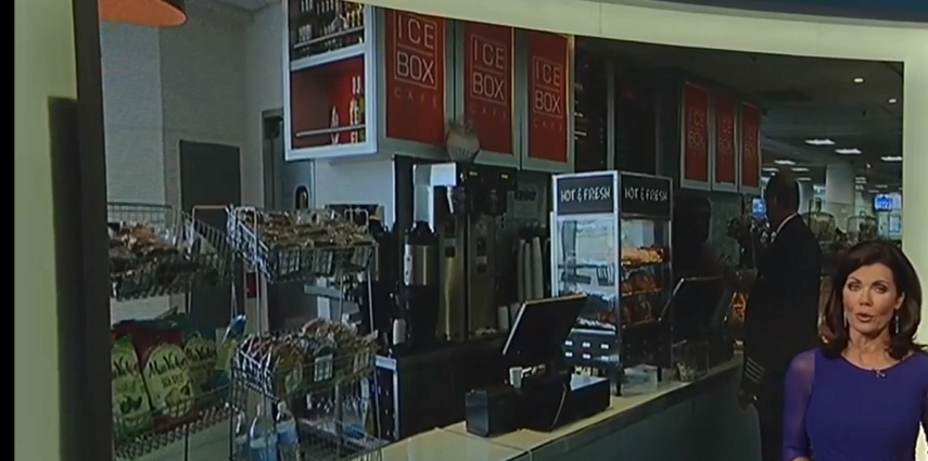 La procuradora general Pam Bondi presentó una demanda civil contra Icebox Cafe, en el aeropuerto internacional de Miami.