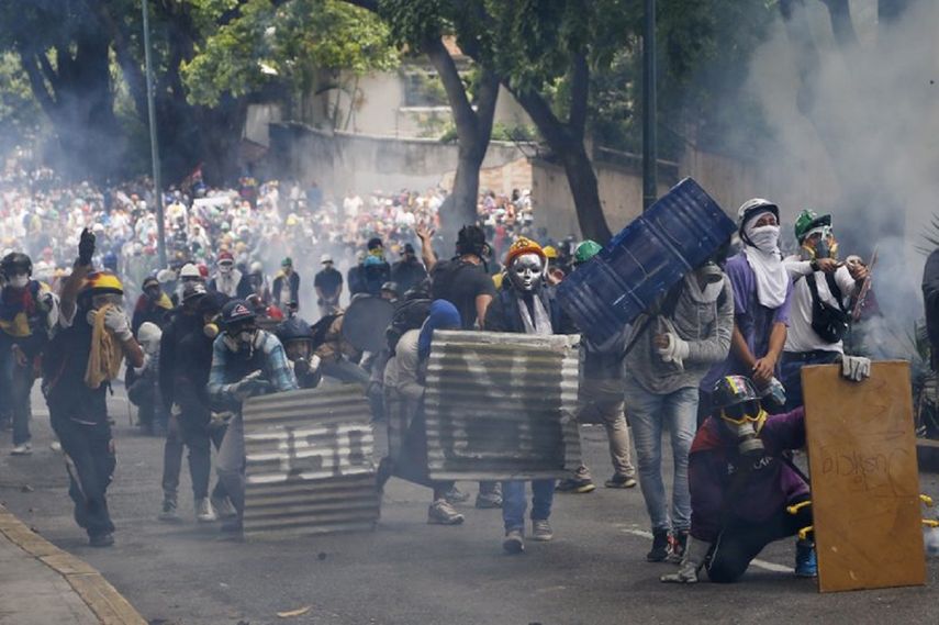 Respaldan en EEUU Acuerdo de Salvación Nacional en Venezuela. En la imagen venezolanos protestan contra el régimen de Maduro.