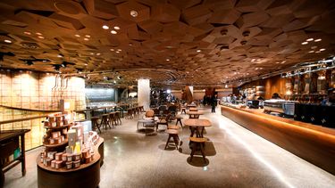 asi es el starbucks mas grande del mundo