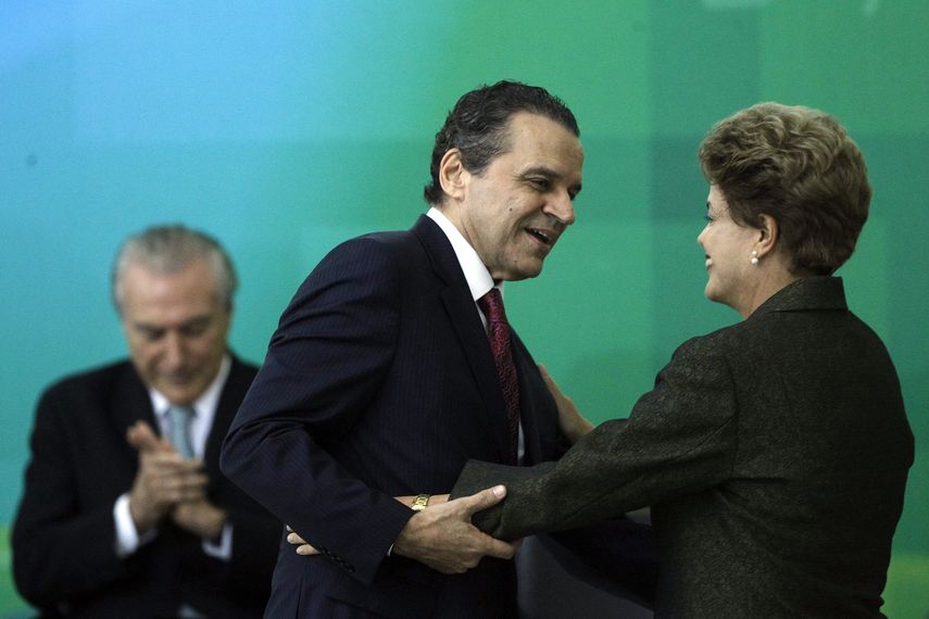 La detención del exministro de Turismo, Henrique Eduardo Alves (centro), ha tenido un impacto político negativo en el entorno de Temer.