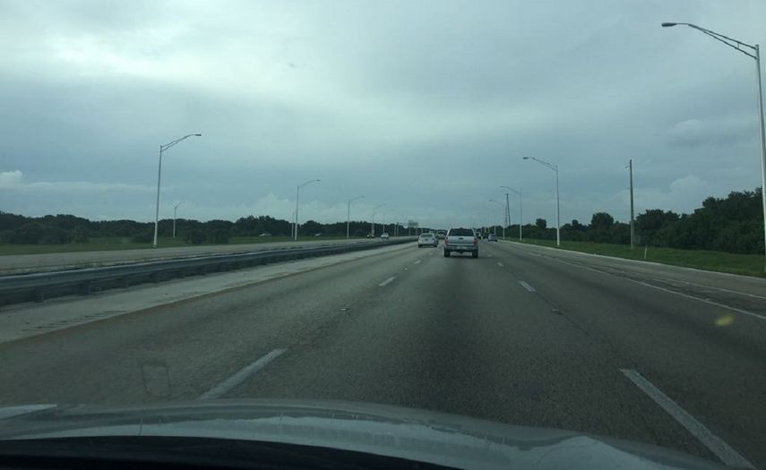 Las rutas norte por el Turnpike y la I-95 lucían despejadas en la tarde del viernes, rumbo a la ciudad de Orlando.