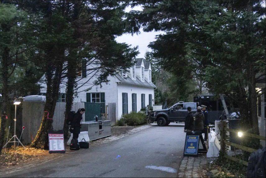 El camino de acceso a la casa del presidente Joe Biden en Wilmington, Delaware. El FBI registró la casa de Biden el viernes 20 de enero y localizó nuevos documentos clasificados. &nbsp;