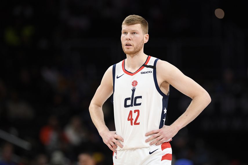 En esta imagen del 3 de febrero de 2020, el alero de los Wizards de Washington Davis Bertans durante la segunda mitad del juego ante los Warriors de Golden State, en Washington.&nbsp;