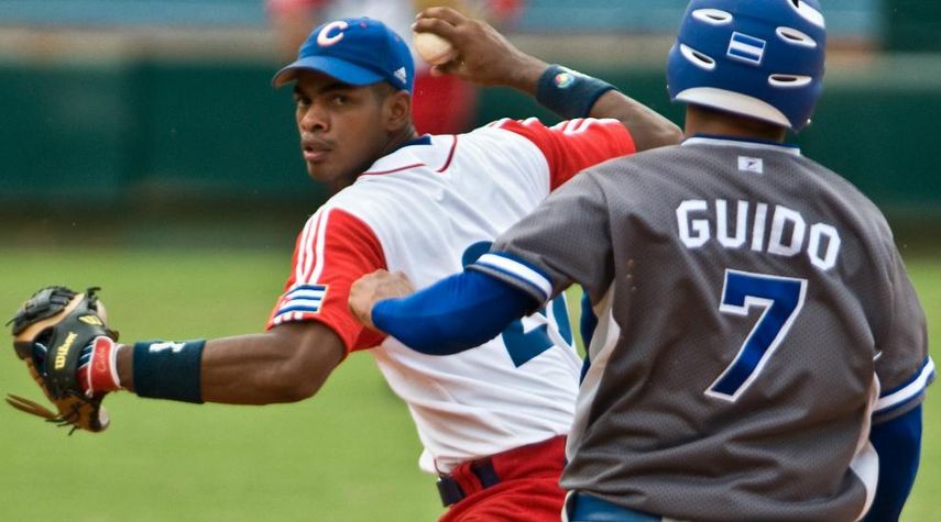 Olivera tiene que convencer que puede jugar pelota de Grandes Ligas de inmediato. (ARCHIVO)