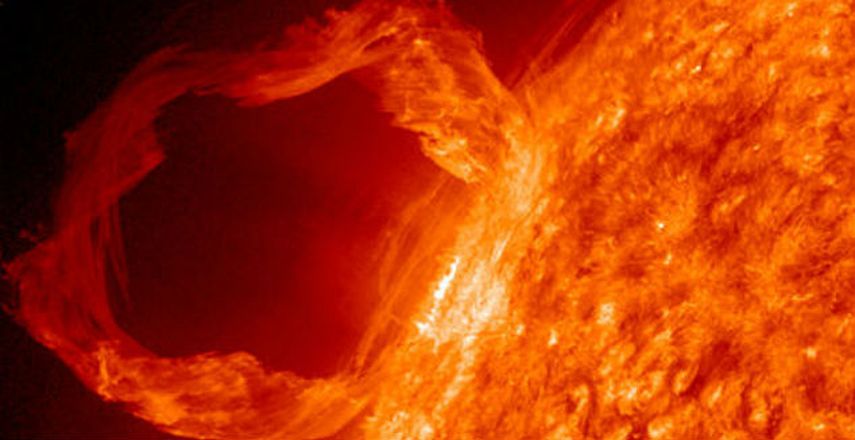 Llamaradas como la que se anunció causan tormentas geomagnéticas capaces de cortar temporalmente el suministro de algunas redes eléctricas offline ( Foto wikimedia)