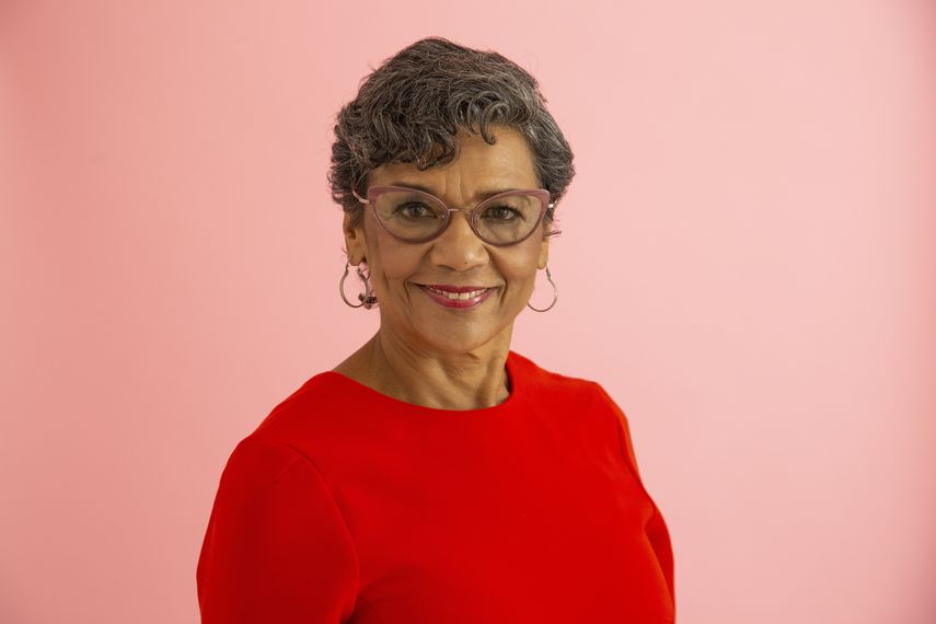 En esta foto del 23 de octubre del 2019, la actriz Sonia Manzano posa en Nueva York durante una entrevista sobre su papel en la nueva serie animada de Nickelodeon, The Casagrandes.&nbsp;