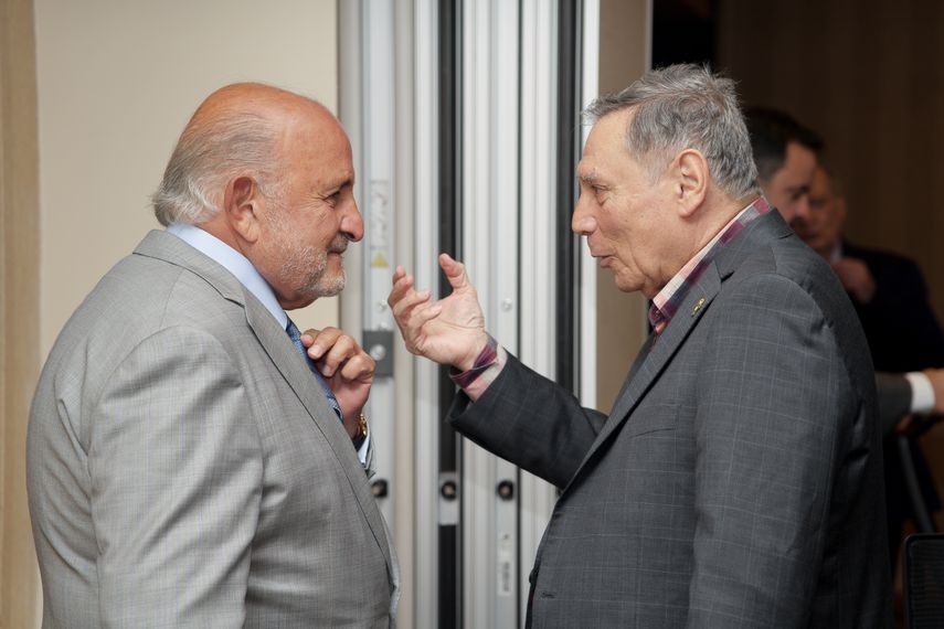 Nelson J. Mezerhane G., presidente del Grupo IDEA (izq.), y el expresidente ecuatoriano Jamil Mahuad. Nelson J. Mezerhane G., presidente del Grupo IDEA (izq.), y el expresidente ecuatoriano Jamil Mahuad.