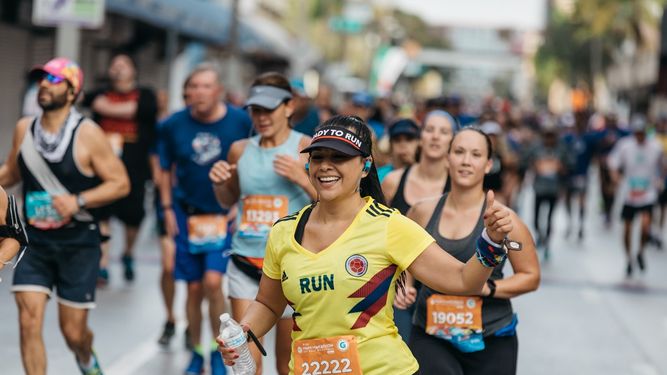 Una corredora de Colombia, uno de los pa&iacute;ses que tradicionalmente aporta m&aacute;s participantes al Marat&oacute;n de Miami.