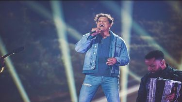 Carlos Vives ensaya para la ceremonia de los Latin AMAs 2023, llevados a cabo el 20 de abril, en el MGM Grand Arena en Las Vegas.