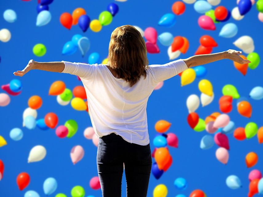 Ser positiva –y demostrarlo– es una gran cualidad, porque podemos convertirnos en un factor de cambio en un mundo convulsionado y caotizado por los problemas.&nbsp;