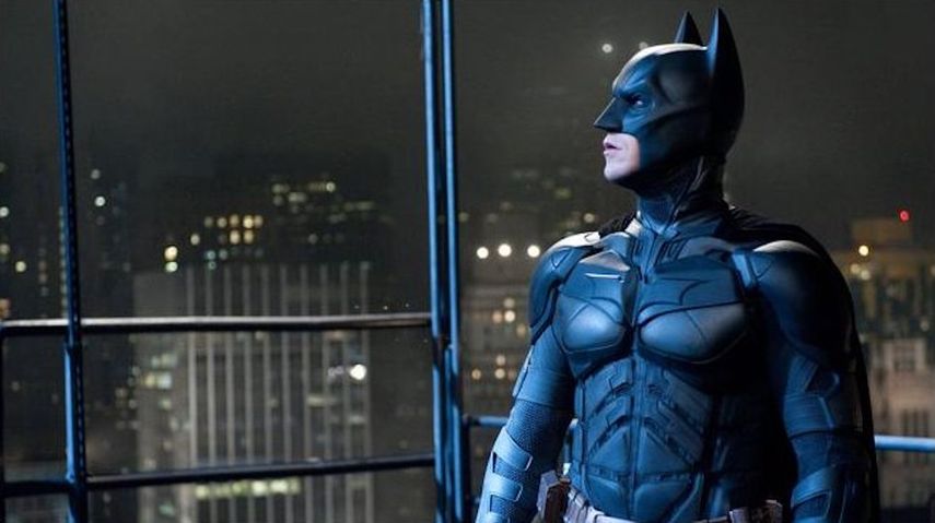 Esta edición de 96 páginas está cargada con una lista increíble de talento que te llevará a una aventura a través del pasado de Batman, su presente y su futuro, anunció en su página la firma.