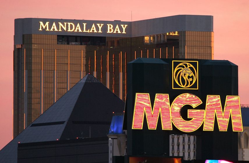 Sobreviviente de la masacre en Las Vegas interpuso una demanda contra la compañía que opera el hotel Mandalay Bay.