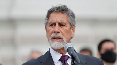 Francisco Sagasti fue juramentado como nuevo presidente de Perú.