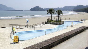 Una playa luce desierta después de que se prohibiera nadar tras un aviso de megasismo, el 9 de agosto de 2024, en Nichinan, prefectura de Miyazaki, en el sur de Japón.&nbsp;