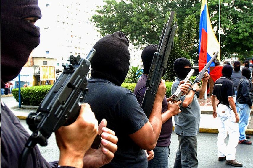 Coletivos actúan impunemente contra la oposición en Venezuela.