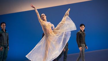 La bailarina Olga Smirnova abandona Rusia tras manifestarse contra la guerra en Ucrania.