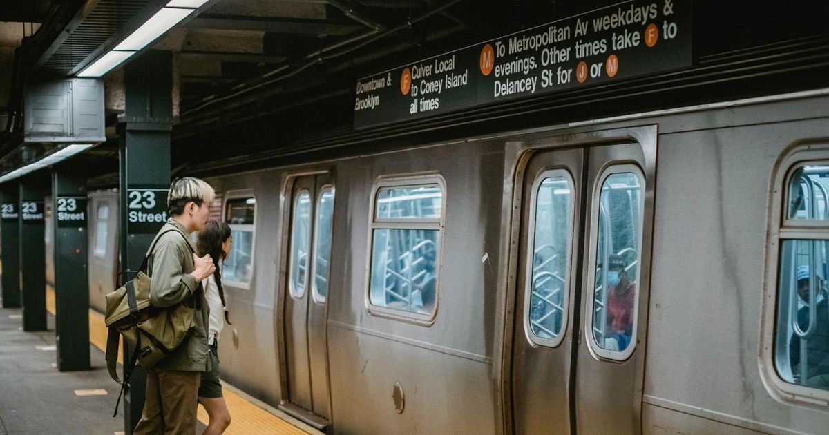 Evacúan metro de Times Square tras detección de un paquete sospechoso