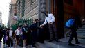 Los niños hacen fila para ingresar a la escuela en medio de la pandemia de COVID-19 en Buenos Aires, Argentina, el lunes 19 de abril de 2021. Los niños hacen fila para ingresar a la escuela en medio de la pandemia de COVID-19 en Buenos Aires, Argentina, el lunes 19 de abril de 2021.