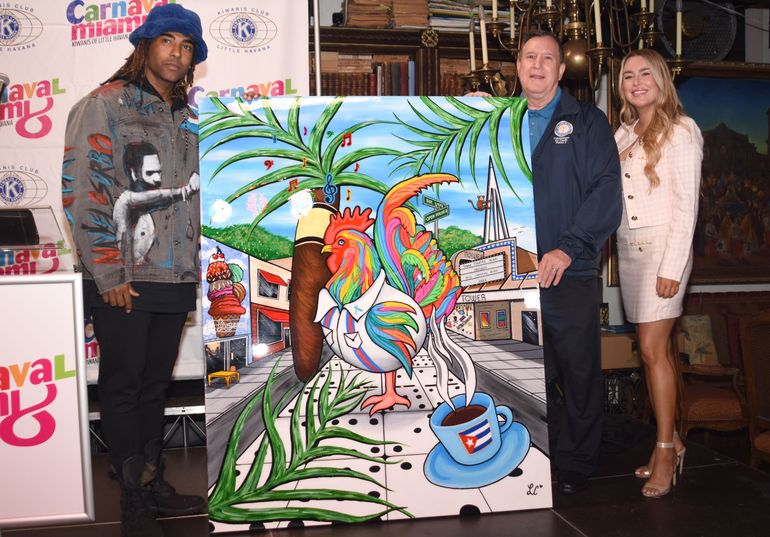 Yotuel Romero es nombrado rey del Carnaval de Miami 2022.