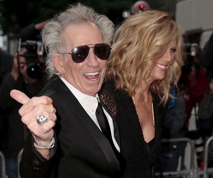 El guitarrista de los Rolling Stones, Keith Richards, junto a su esposa Patti Hansen. (REUTERS)