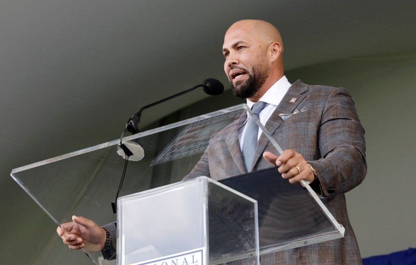Carlos Beltrán, quien será incorporado al Salón de la Fama, pronuncia su discurso durante la ceremonia de ingreso en el Salón de la Fama del Béisbol en el Clark Sports Center el 26 de julio de 2026 en Cooperstown, Nueva York.&nbsp;