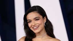 La homenajeada Rachel Zegler asiste a la gala Glamour Women of the Year en The Plaza el 4 de noviembre de 2025 en la ciudad de Nueva York.