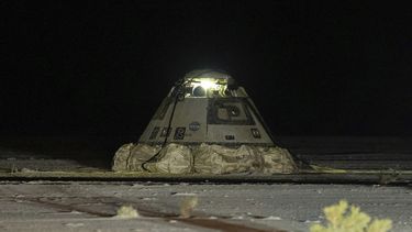 La cápsula espacial Starliner de Boeing, vacía, tras aterrizar en el campo de prueba de misiles White Sands de Nuevo México, el 6 de septiembre de 2024, luego de partir desde la Estación Espacial Internacional.&nbsp;