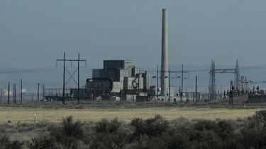 Esta fotografía del 3 de abril de 2008 muestra el reactor B de producción de plutonio clausurado en la Reserva Nuclear de Hanford.