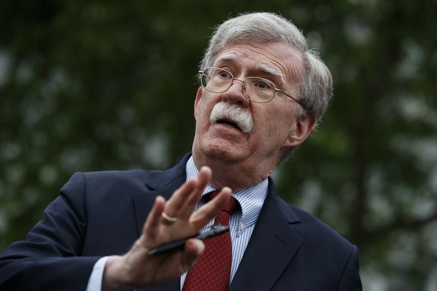 John Bolton fotografiado hablando con periodistas en la Casa Blanca el 1ro de mayo del 2019, cuando todav&iacute;a era asesor de seguridad nacional de la presidencia.&nbsp;