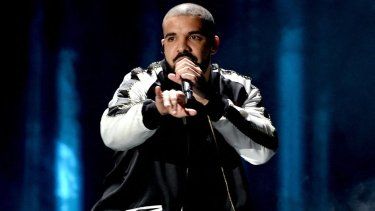 El artista Drake se presenta en el escenario del iHeartRadio Music Festival 2016 en el T-Mobile Arena el 23 de septiembre de 2016 en Las Vegas, Nevada.&nbsp;