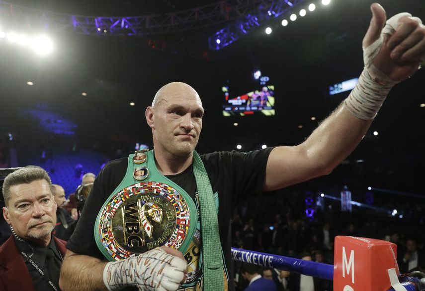 &ldquo;Aguant&oacute; y de verdad mostr&oacute; el coraz&oacute;n de un campe&oacute;n&rdquo;, dijo Fury. &ldquo;Es un guerrero, se recuperar&aacute;, volver&aacute; a ser un campe&oacute;n. Pero el rey ha vuelto&rdquo;.