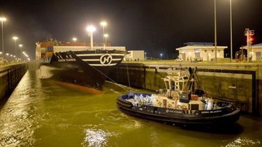 el neopanamax numero 100 pasa por el canal de panama antes de 50 dias abierto