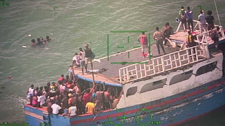 Haitianos avistados desde el aire en Coral Reef.