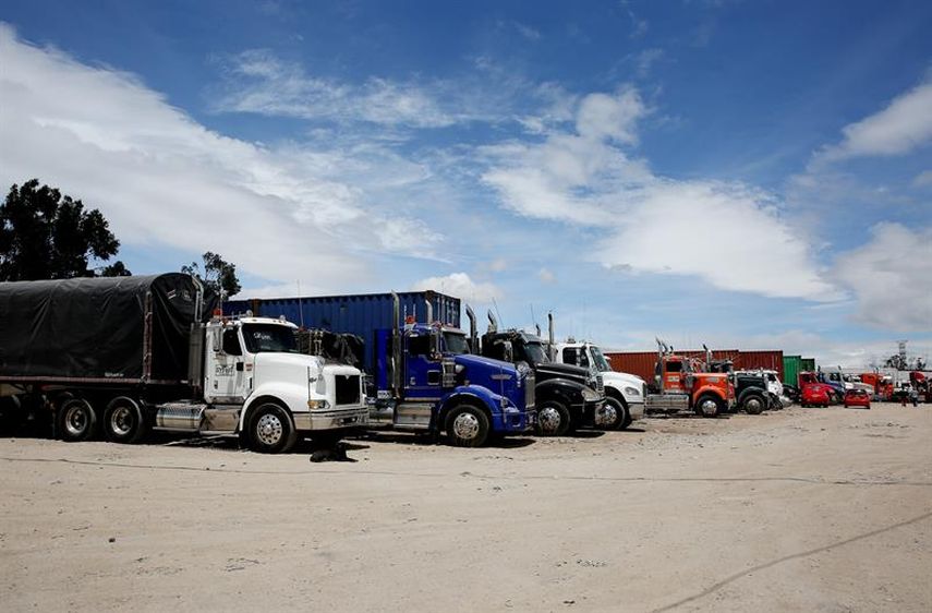 La denominada Cruzada Nacional Camionera, que agrupa varios sindicatos del sector del transporte de carga por carretera, inició el pasado 7 de junio (EFE) 