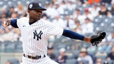 El abridor de los Yanquis de Nueva York, Domingo Germán, lanza en la primera entrada del encuentro ante los Mellizos de Minnesota, el sábado 15 de abril del 2023.&nbsp;