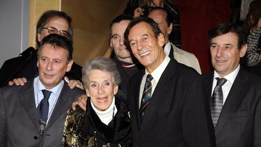 El actor español Tony Isbert junto a su madre, la también actriz María Isbert.