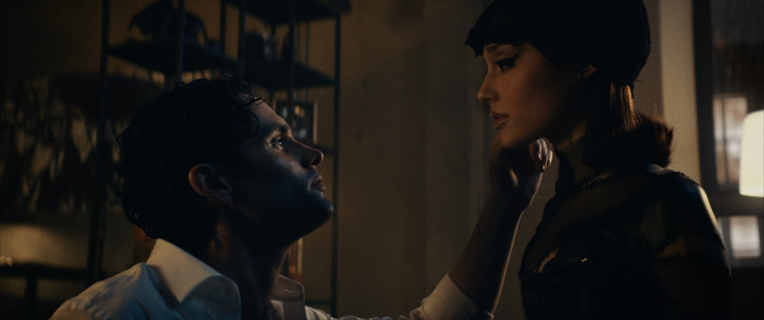 Ariana Grande en una escena del videoclip de The Boy Is Mine.