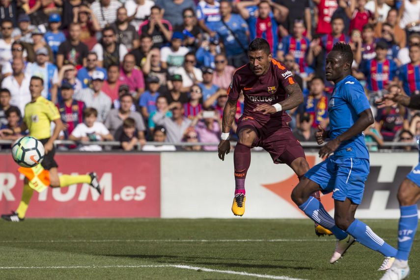 El centrocampista brasileño del&nbsp;Barcelona, José Paulo Bezerra Paulinho, marca gol de la victoria ante el Getafe.