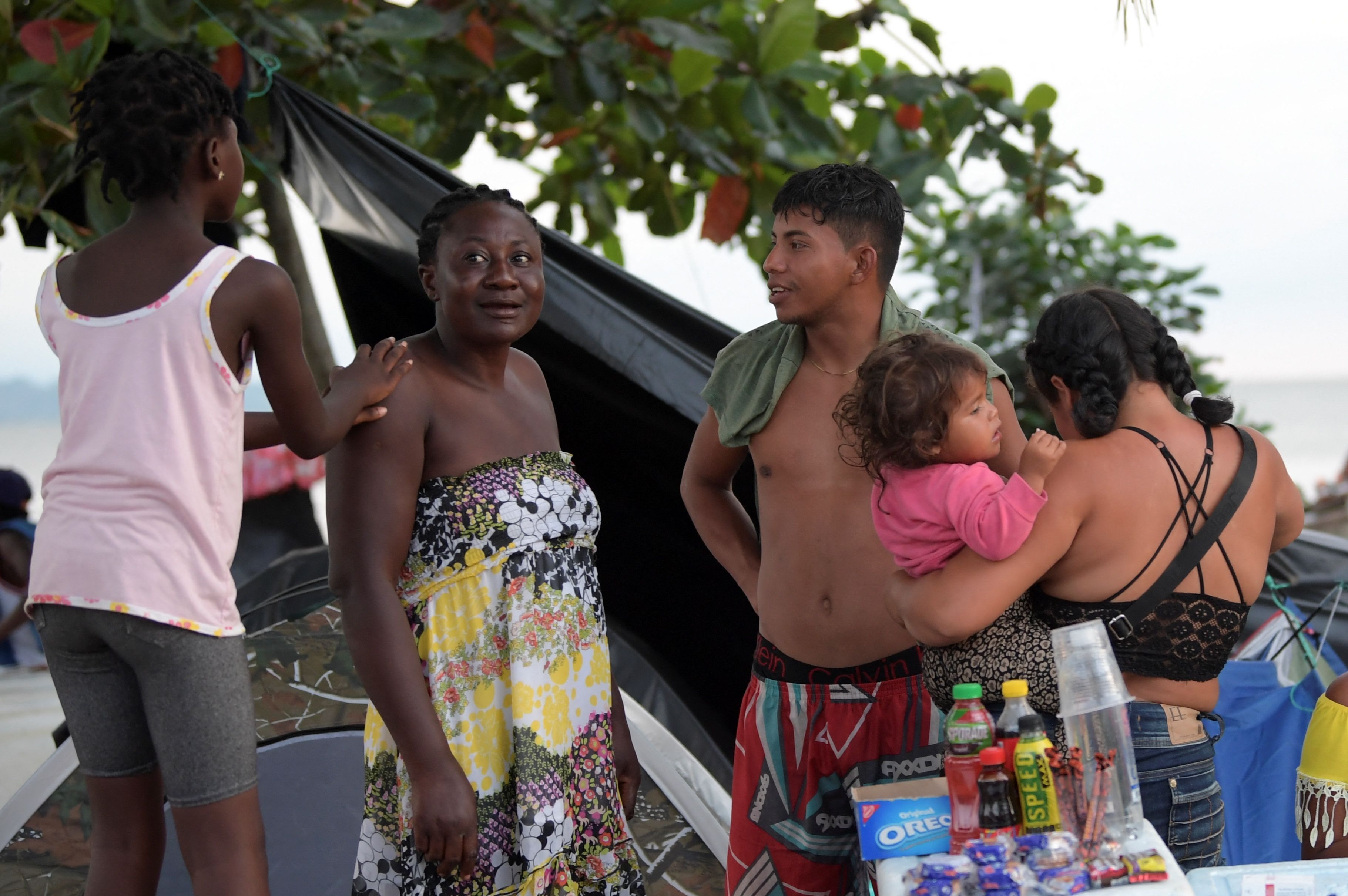 Haitianos ayudan a venezolanos en ruta a EEUU Haitianos ayudan a venezolanos en ruta a EEUU