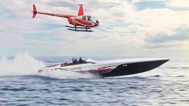 Las lanchas de Cigarette Racing Team auspiciadas por la Familia Ruiz se desplazan a una velocidad que supera las 130 millas por hora.