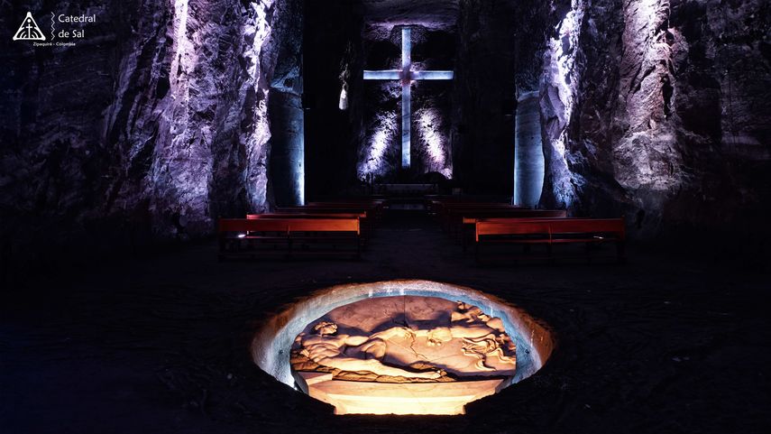 Nave central de la Catedral de sal de Zipaquirá en Colombia.
