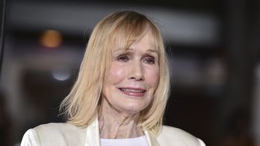Sally Kellerman llega a la premiere de The Danish Girl en el Regency Village Theatre el 21 de noviembre de 2015 en Los Ángeles.&nbsp;